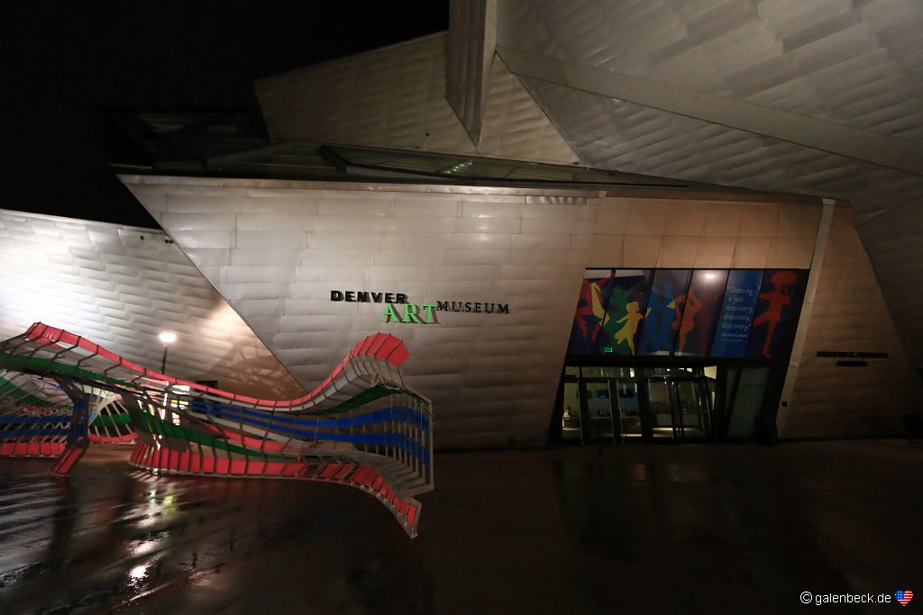 Denver Art Museum am Abend