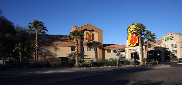 Super8 Marana