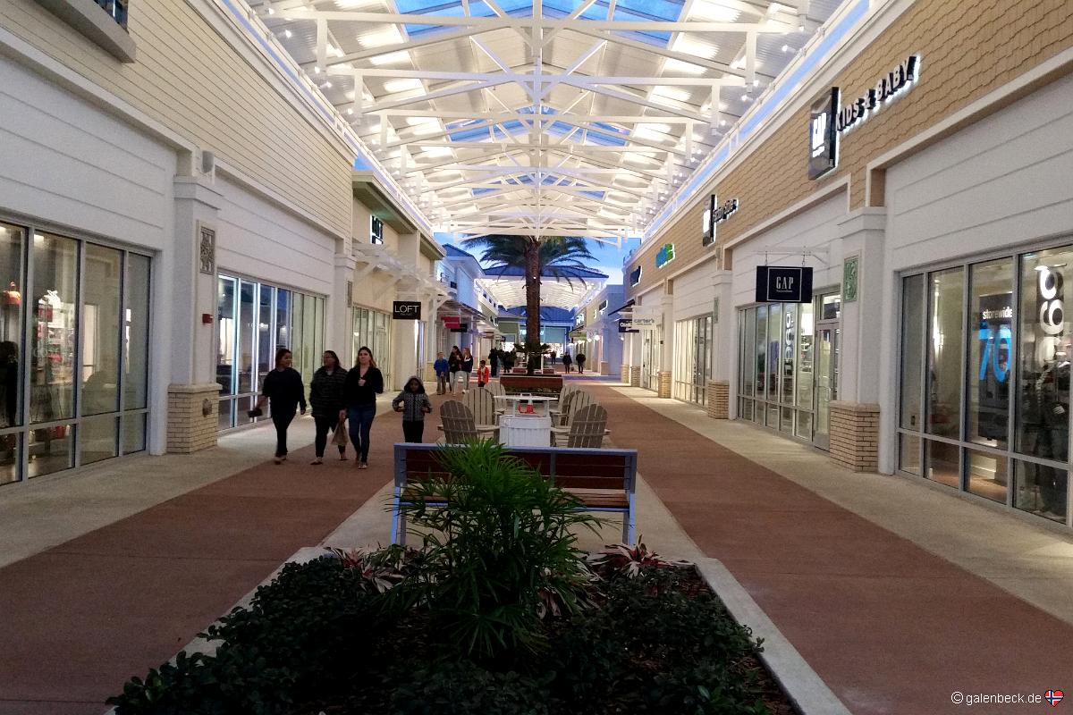 Tampa Premium Outlets