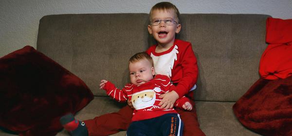 Liam und Malte feiern Nikolaus