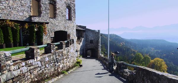 Burg Landskron 67