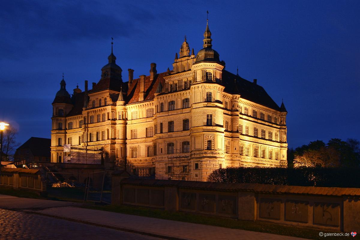 Güstrow bei Nacht