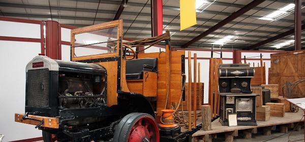1922 Macdonald Model A 7,5 Ton Lowbed Stake