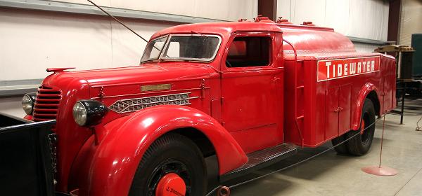 1937 Diamond T Model 212B 1,5-2.5 ton Gasoline Tanker