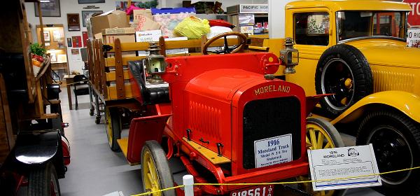 1916 Moreland Truck Model N 0,75 Ton stakerack