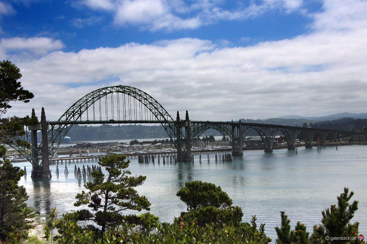 Yaquina Bay Lighthouse