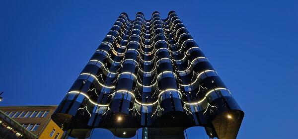 084