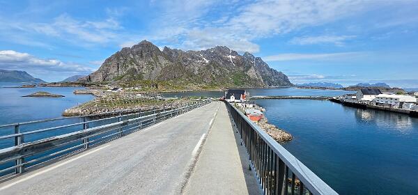 Henningsværveien to South