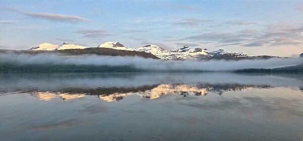 Strindvatnet im Nebel Polartag