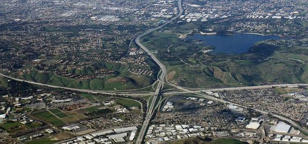 Puddingstone Reservoir, Kreuz Freeway 57 und Interstate 10