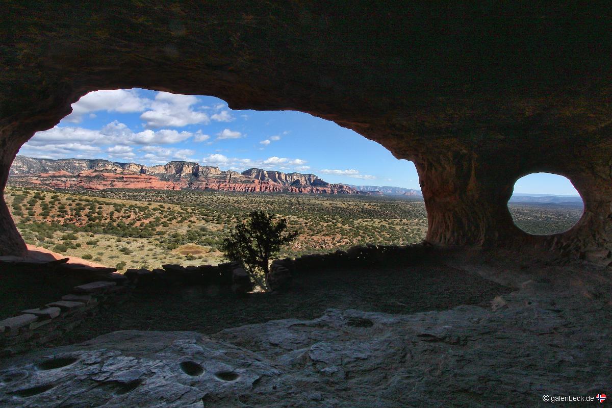 Robbers Roost Cave