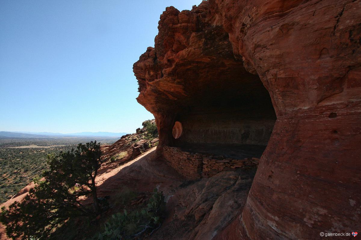 Robbers Roost Cave