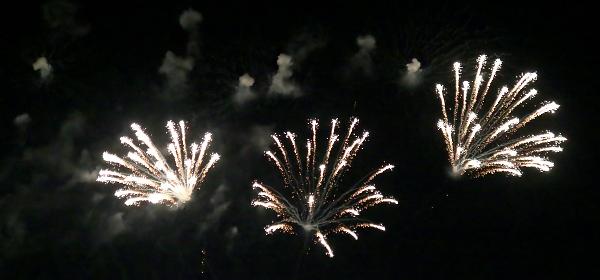 083