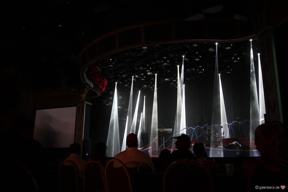 Show American Superstar