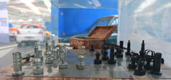 Schachspiel aus VW Teilen