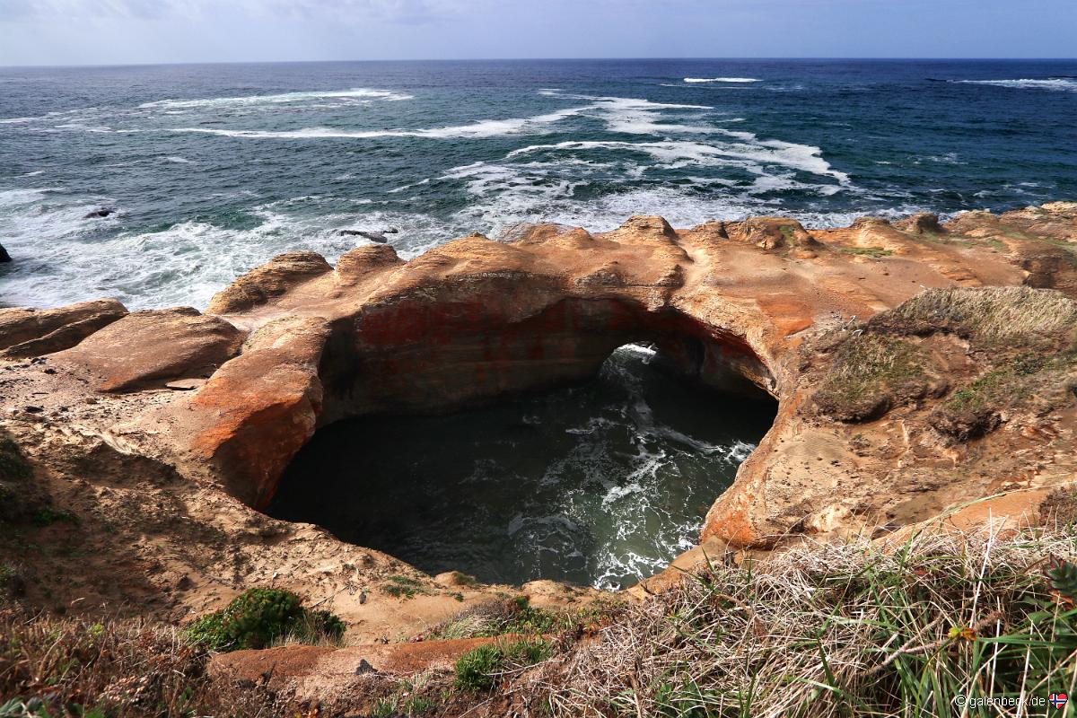 Devils Punchbowl State Natural Area