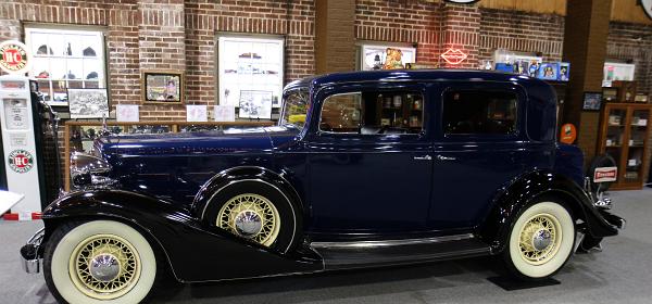 1933 Cadillac Series 370C Fisher Town Sedan
