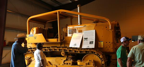 Caterpillar D90