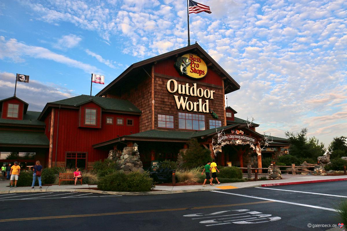 Bass Pro Shops Manteca