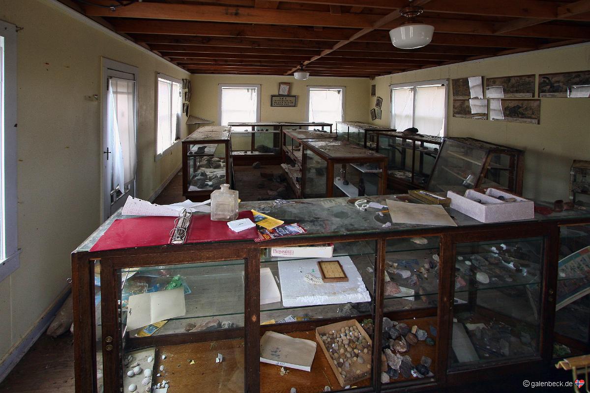 Como Bluff Fossil Cabin Museum